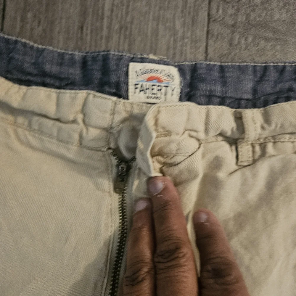 Faherty Beige Shorts Size 33 {Bx22}